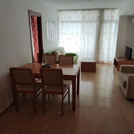 Daire Grahams Spacious 2 Bed For Rent At Sunny